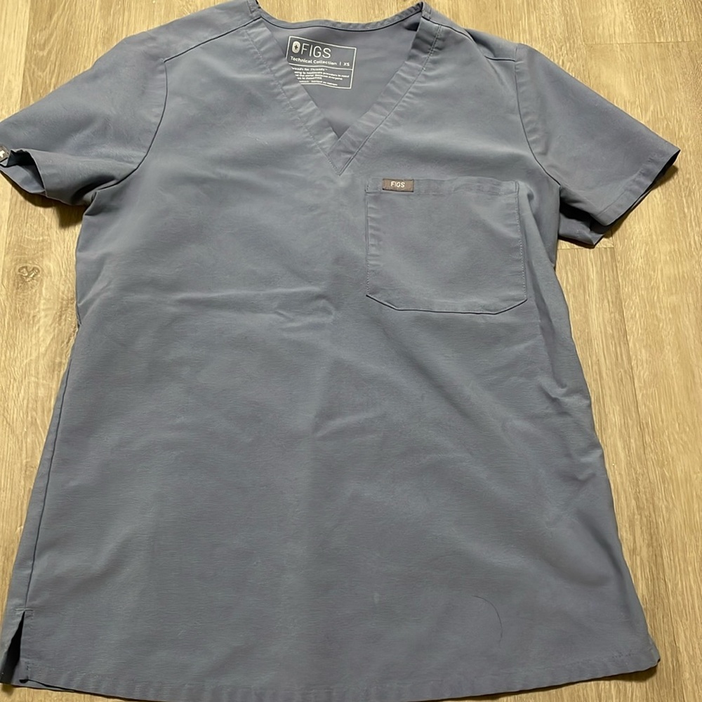 Figs scrub top
